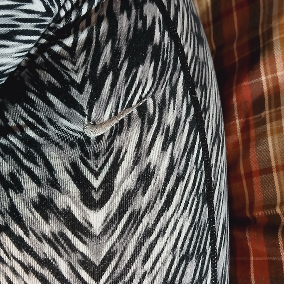 🎈Nike🎈BUY 1 GET 1 FREE ALL LISTINGS🎈Pro Hi Waist Pattern Leggings Sz S - Picture 5 of 15